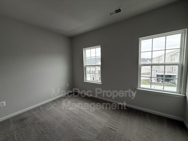 Building Photo - 505 Rolling Valley Dr