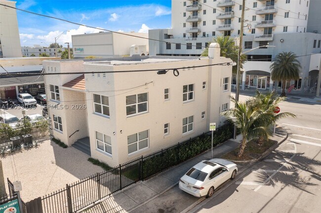 Building Photo - 403 SW 12th St