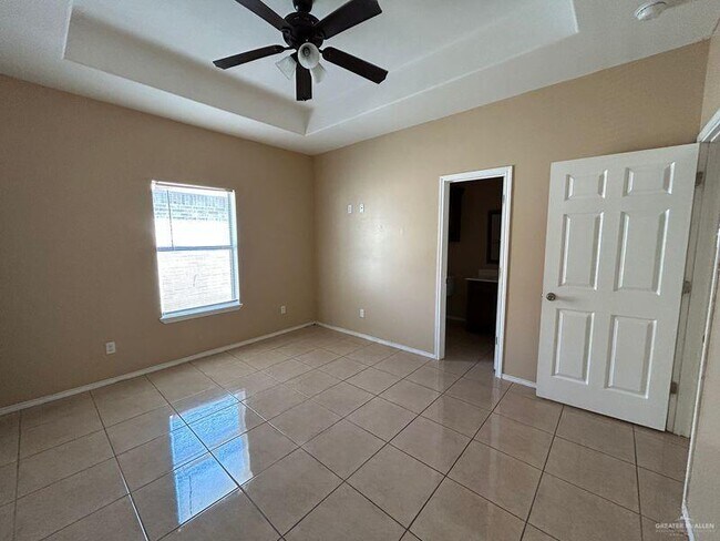 Building Photo - 2708 Primrose Ave