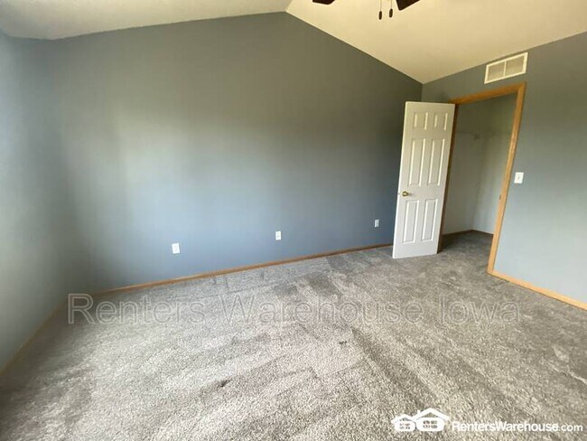 Building Photo - 2100 Meadow Chase Ln