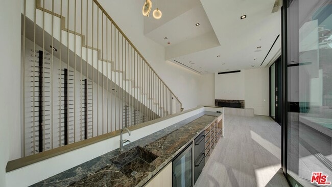 Building Photo - 8765 Hollywood Blvd