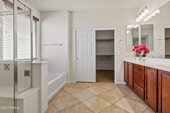 Building Photo - 5224 W Bent Tree Dr