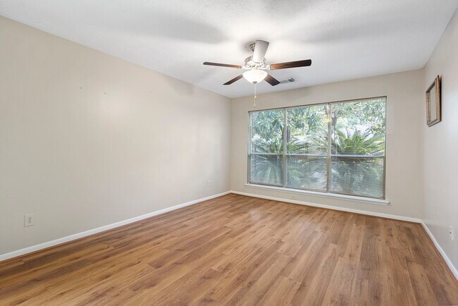 Building Photo - 207 N Dreamweaver Cir
