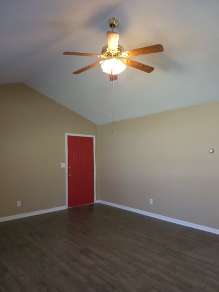 Building Photo - 602 604 Prince Dr