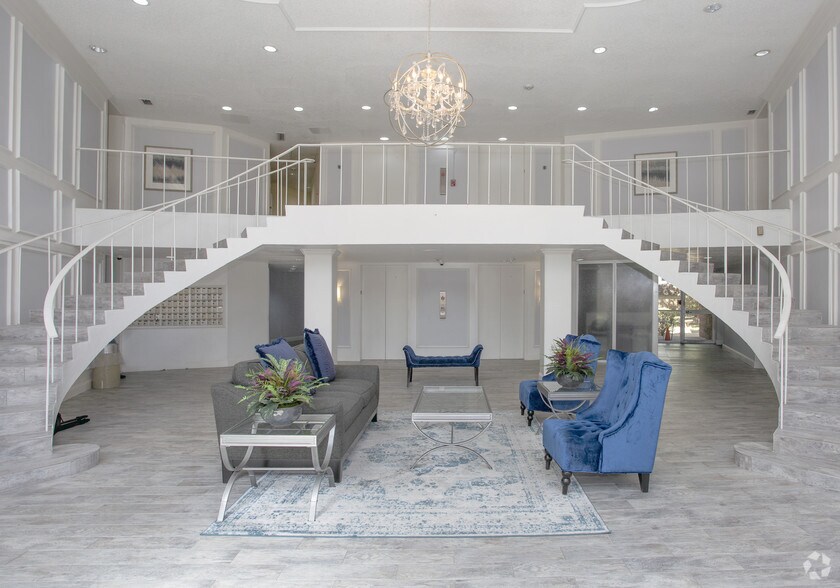 Three Fountains Apartments 6011 Melody Ln Dallas TX 75231 Apartment