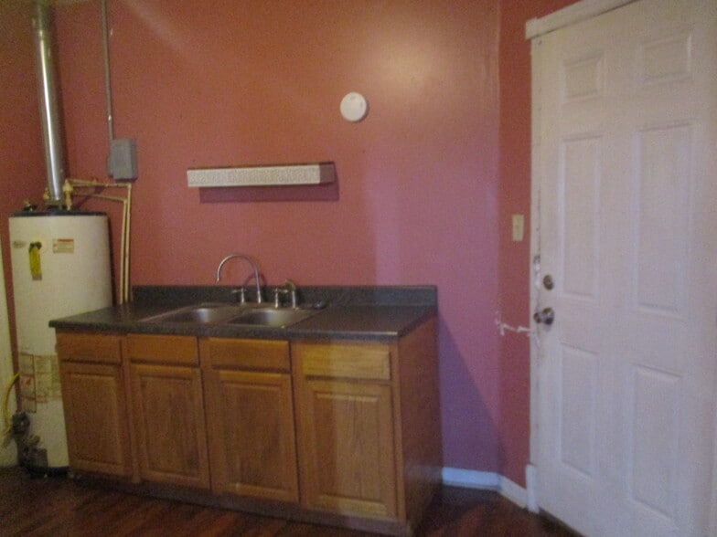 Building Photo - 43 E Main St