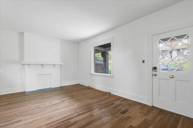 Building Photo - 5556-5558 Pocusset St
