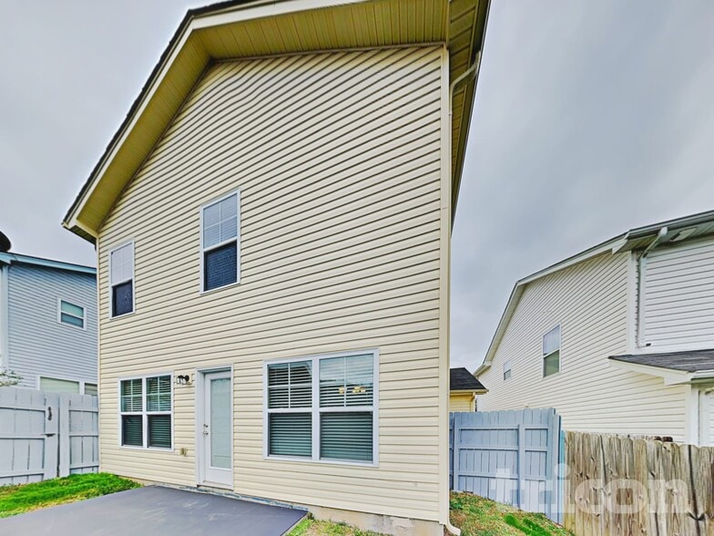 Building Photo - 705 Griggs Pl