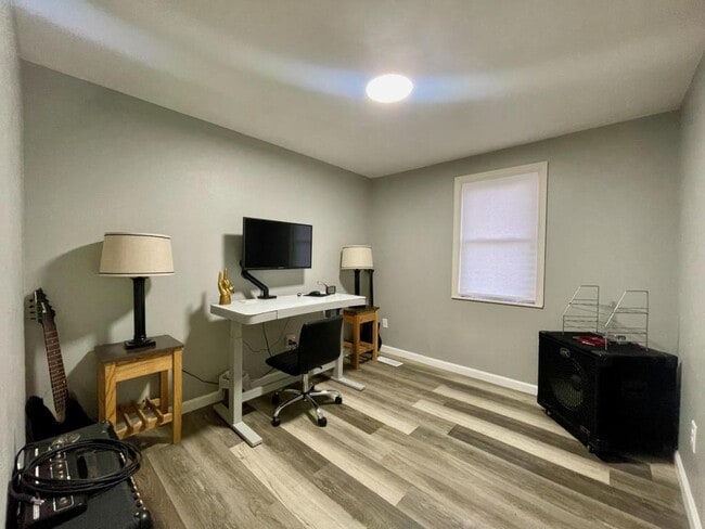 Building Photo - 1927 Sunnymede Dr