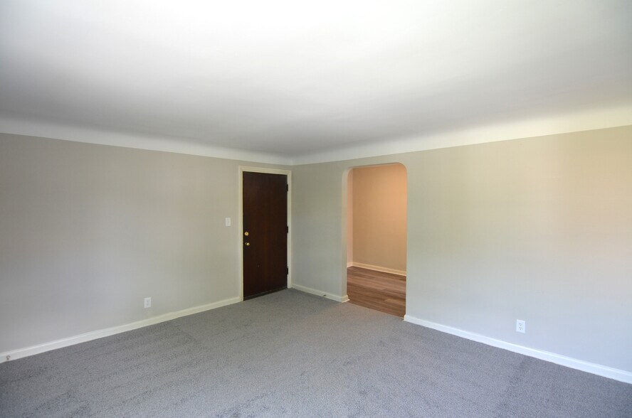 Building Photo - 6615 Bantry Ave