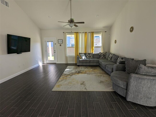 Building Photo - 9905 Quercia Dr