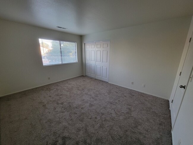 Building Photo - 2 Story Condo in Corning - Richfield Garde...