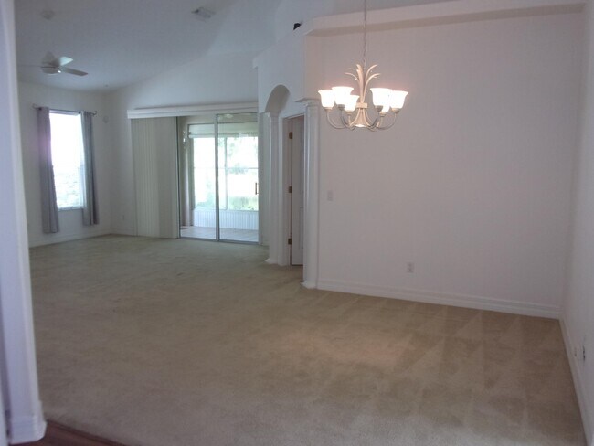 Building Photo - 512 Boxwood Pl