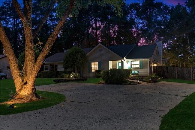 Building Photo - 5097 Village Green Way