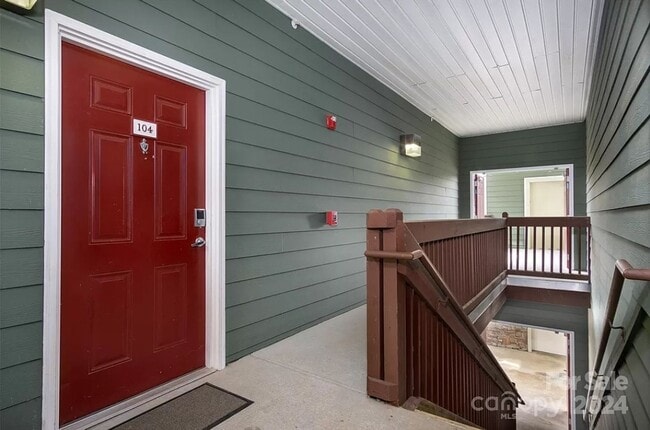 Building Photo - Asheville Condo Rental