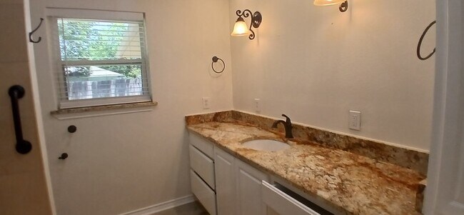 Building Photo - Beautiful 3 beds 2 baths in Grand Prairie!