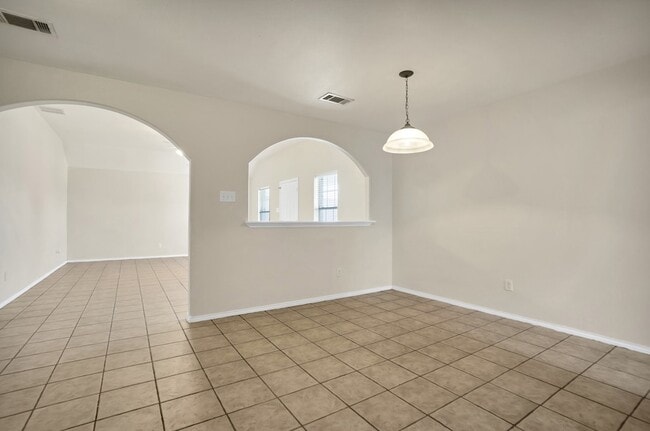 Building Photo - 560 Perch Rd