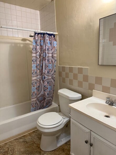 Building Photo - 684 E 160th St