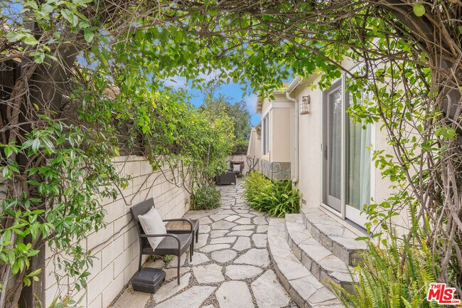 Building Photo - 1039 26th St