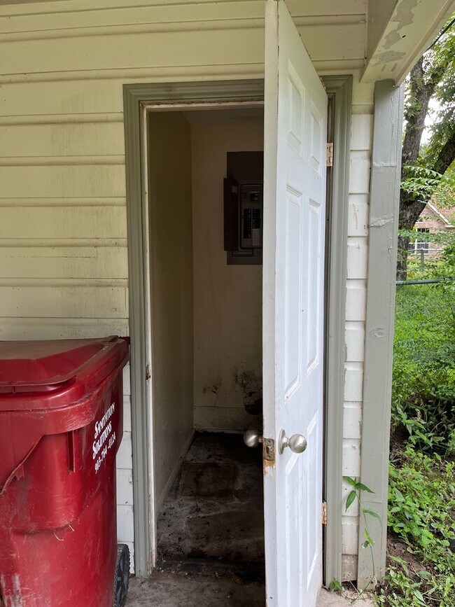 Building Photo - 604 Leftwich St