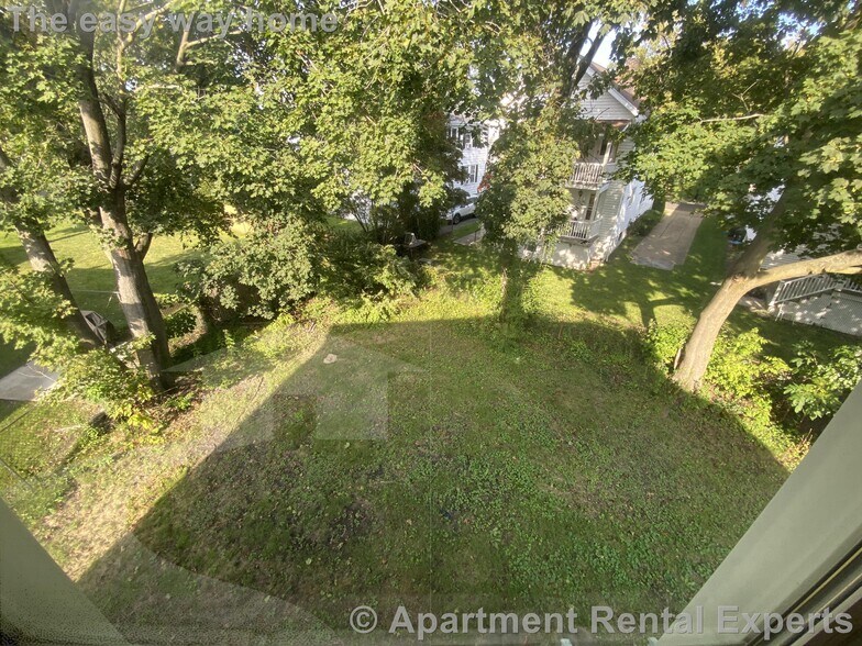 Building Photo - 42-44 Wilson Ave