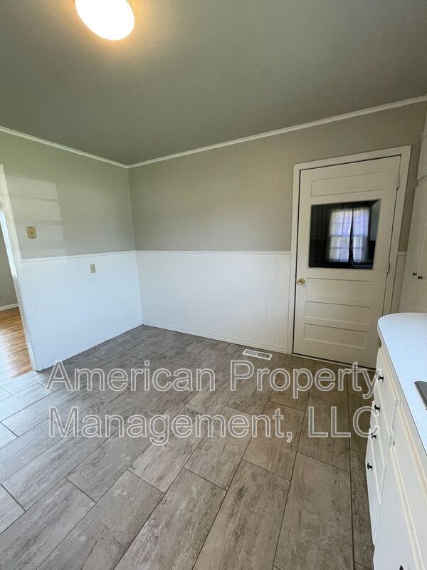 Building Photo - 307 E Beaver St