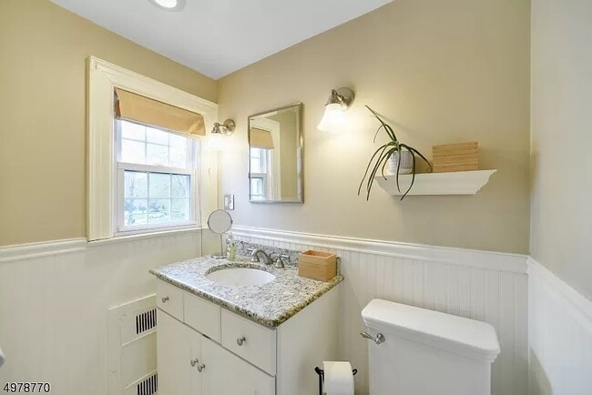 Building Photo - 53 Meadowbrook Rd