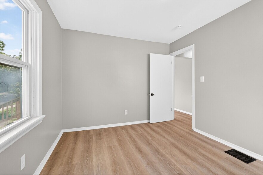 Building Photo - 1437 E 19th Ave