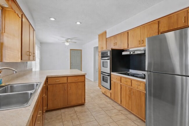 Building Photo - Beautiful 3 bedroom house on Bloomington's Eastside - Available Now!