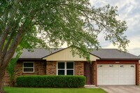 Building Photo - 11910 Hunkler Dr