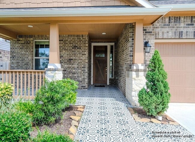 Building Photo - 18818 Lake Ridge Dr