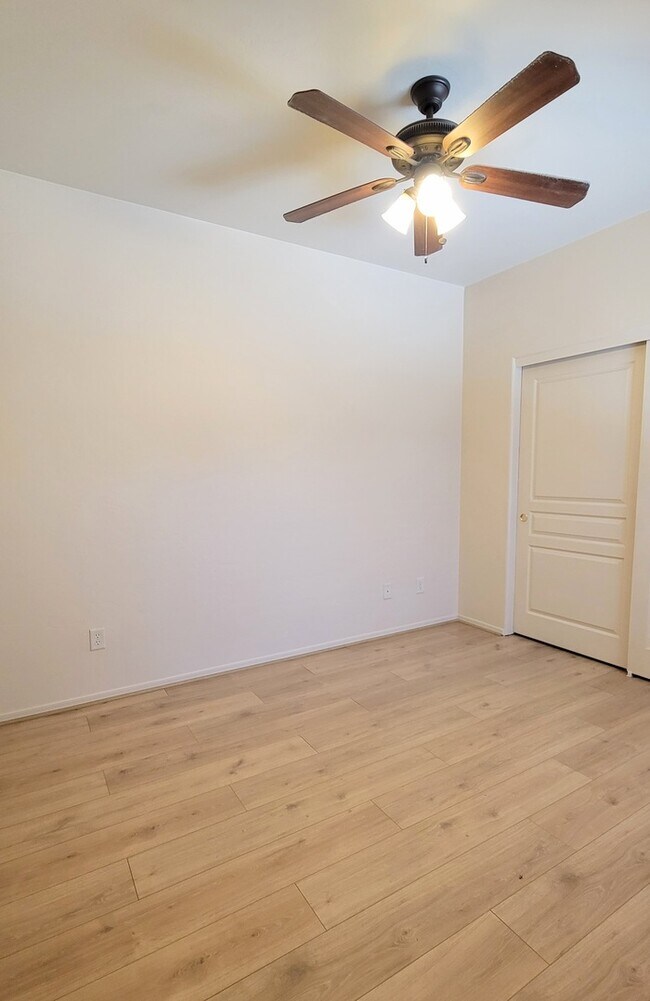 Building Photo - Pet friendly Civano home