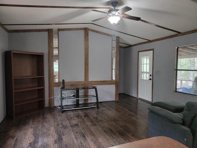 Building Photo - 124 Mockingbird Ln