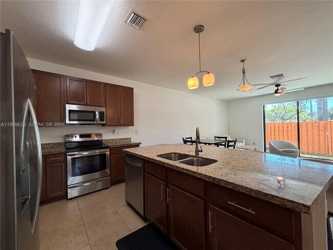 Building Photo - 6330 S Station Square