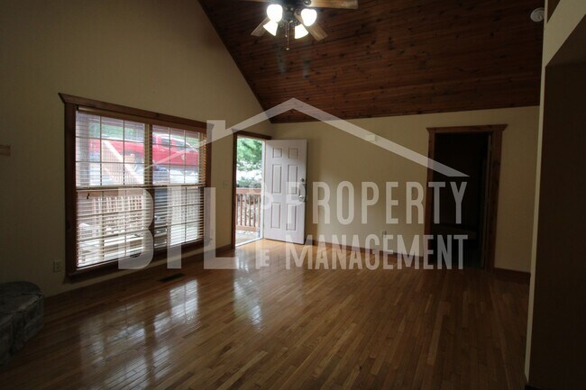 Building Photo - 574 Baldknobber Dr