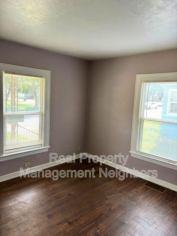 Building Photo - 2257 Berwyn Ave SW