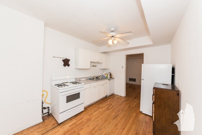 Building Photo - 3830 N Sheffield Ave