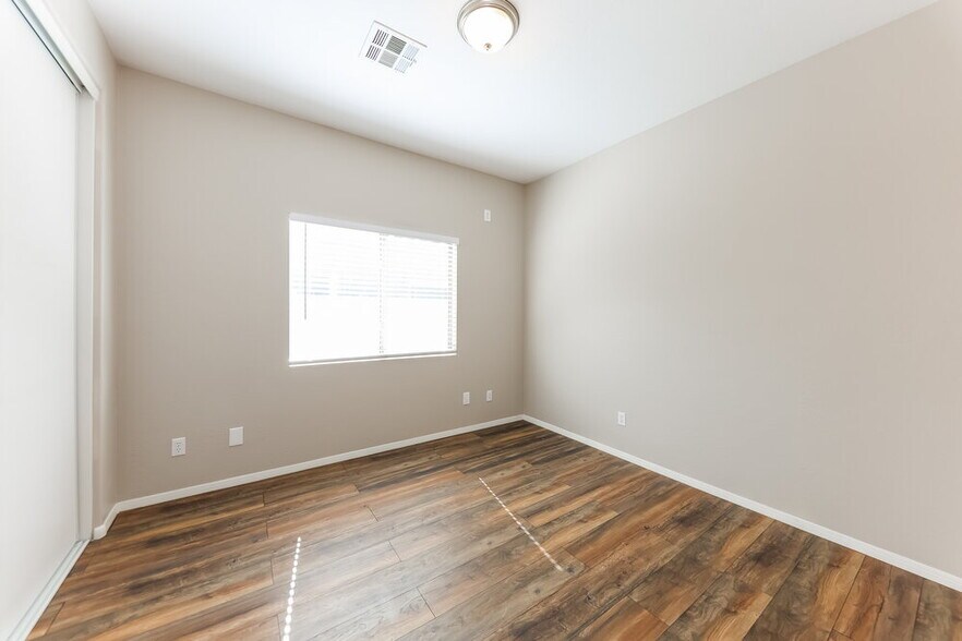 Building Photo - 15266 W Desert Hills Dr