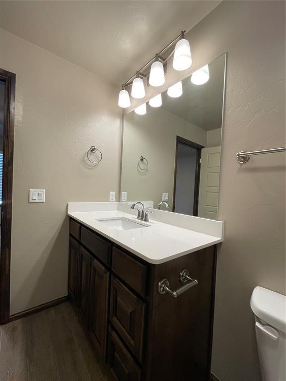 Building Photo - 2033 Sara Vista Dr