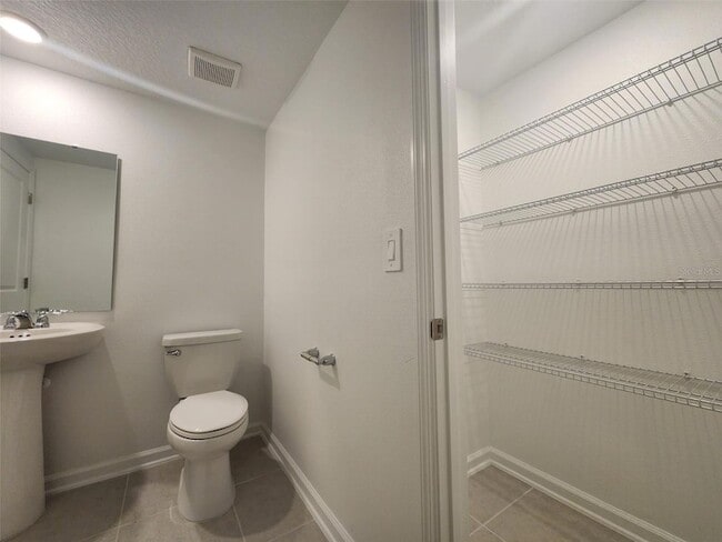 Building Photo - 2628 Armstrong Ave