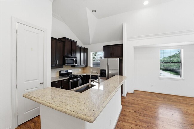 Building Photo - Awesome Two Story town home located in the heart of the city!