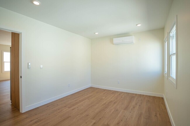 Building Photo - 1038 Westmoreland Ave