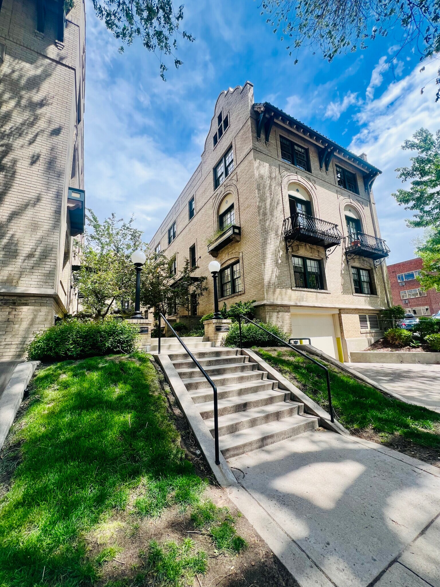 Building Photo - 960 N Sherman St