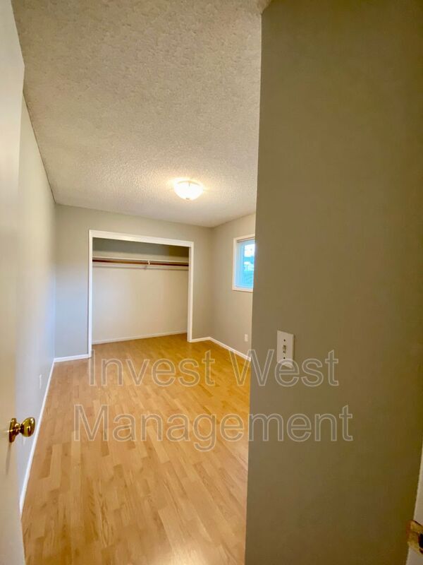 Building Photo - 6224 NW Dogwood Dr