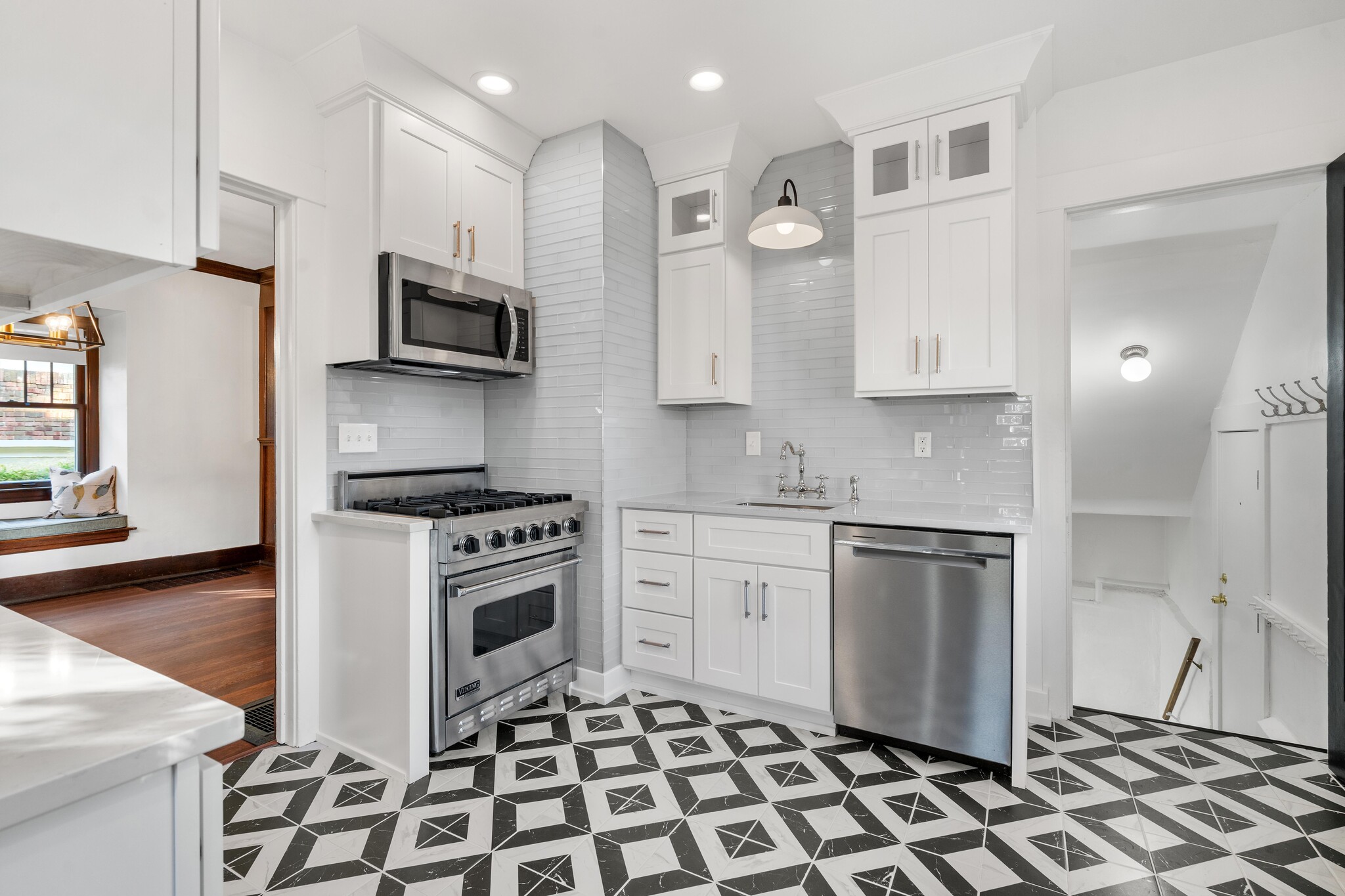 Building Photo - 127 Trowbridge St NE