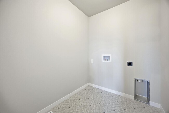 Building Photo - 6713 Samuel Dr