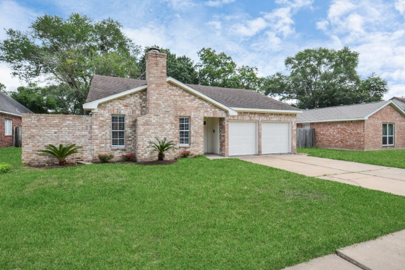 Building Photo - 22206 Elsinore Dr