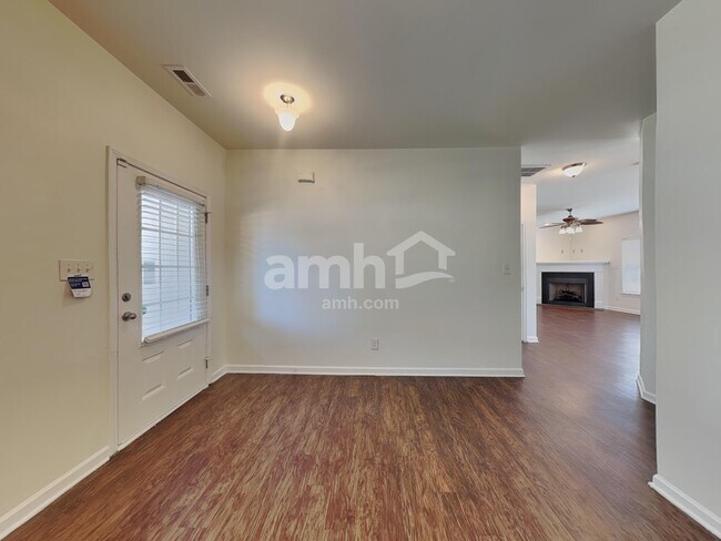 Building Photo - 645 Commander Dr