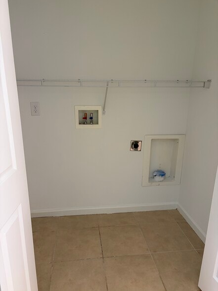 Building Photo - 517 Victoria Manor Dr