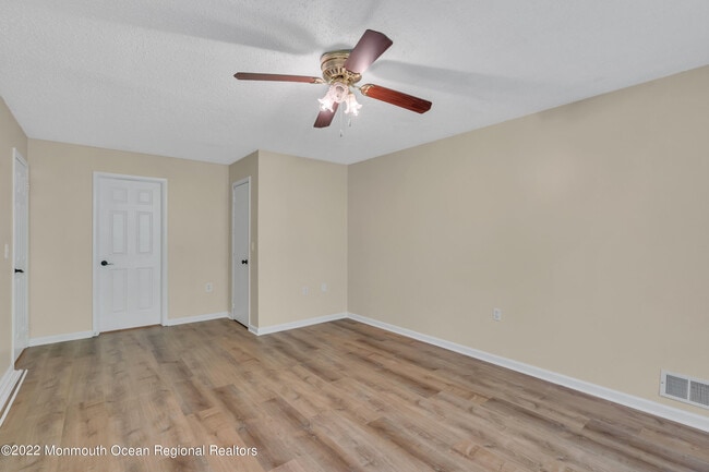 Building Photo - 134 Whispering Oaks Way